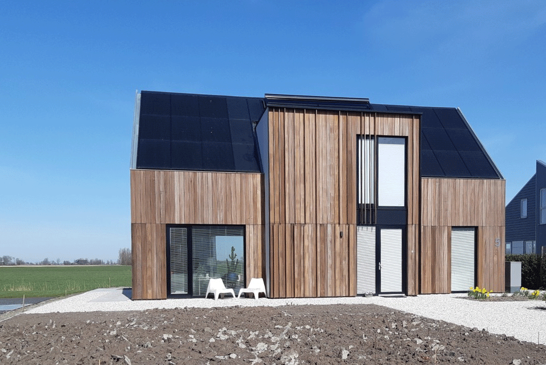 Studio voor Bouwkunst - moderne simplistische woning met entreeportaal uitgevoerd in volledig houten gevelbekleding - Blitsaerd, Leeuwarden