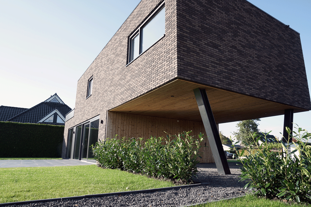 Studio voor Bouwkunst - moderne kubistische woning in steen en houten gevel - Oostindie, Leek
